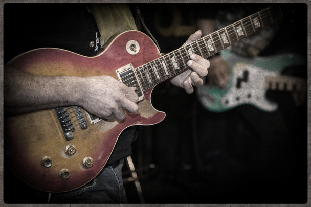 grunge, gitaar en gitarist - Foto, afbeelding