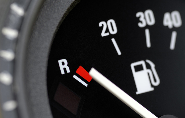 Calibre de combustível em um carro
 - Foto, Imagem