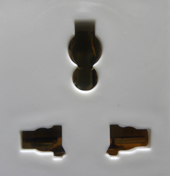 Szary kolor 3 pin gniazdo elektryczne - Zdjęcie, obraz