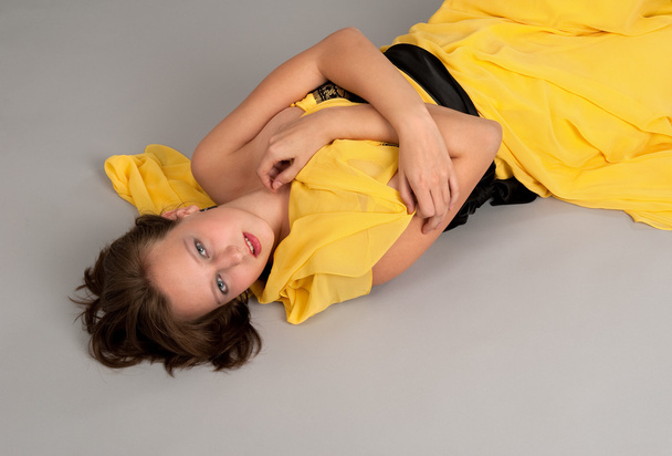 A girl lying on the floor - Valokuva, kuva