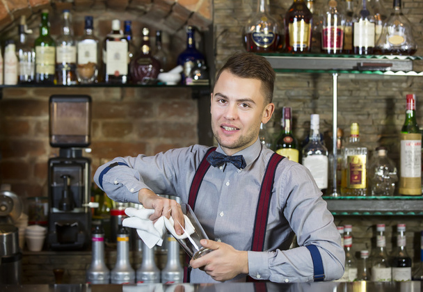 Young man working as a bartender - Fotografie, Obrázek