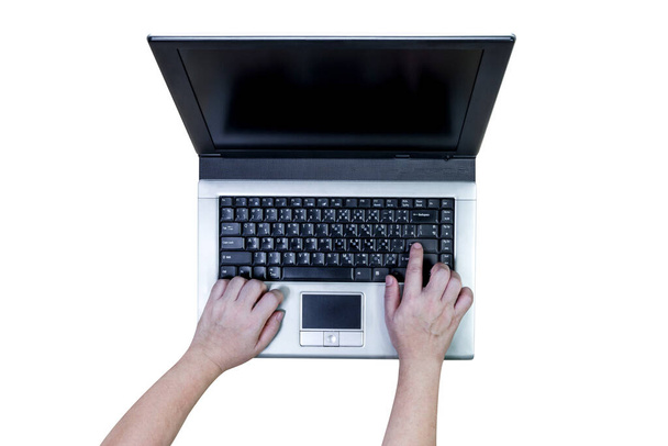 Γυναίκα που χρησιμοποιεί φορητό υπολογιστή απομονωμένο σε λευκό φόντο, αποτύπωση διαδρομής - Φωτογραφία, εικόνα