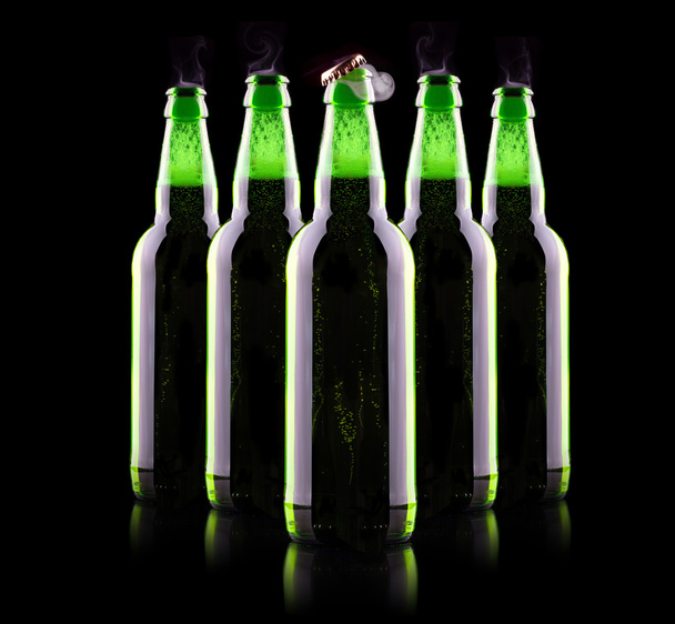 Open wet beer bottle - Foto, afbeelding