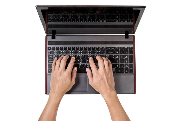 férfi használ laptop elszigetelt fehér háttér, nyírás elérési út - Fotó, kép