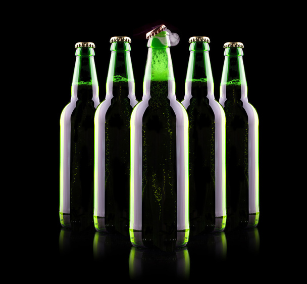 Open wet beer bottle - Foto, immagini