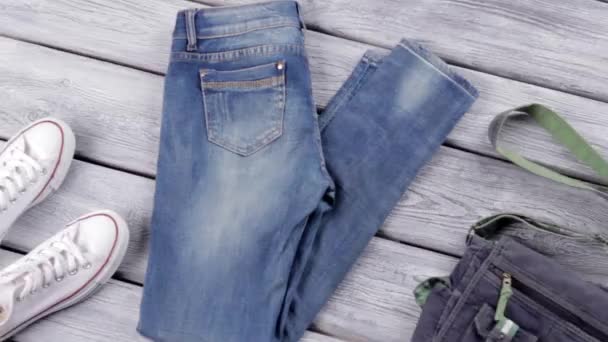 chaussures et bleu casual jeans denim - Séquence, vidéo