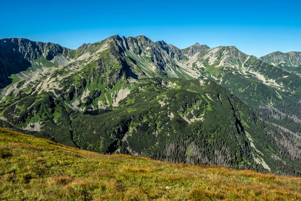 Länsi Tatras maisemia satula Zabrat, Slovakian tasavalta. Retkeilyteema. Kausiluonteinen luonnonympäristö. - Valokuva, kuva