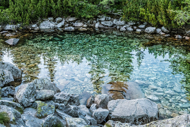 Mountain Lake, Länsi-Tatras, Slovakian tasavalta. Retkeilyteema. Kausiluonteinen luonnonympäristö. - Valokuva, kuva