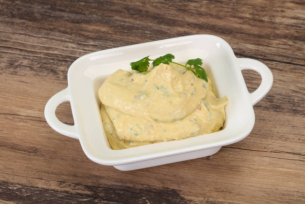Hummus snack with olive oil and herbs - Zdjęcie, obraz