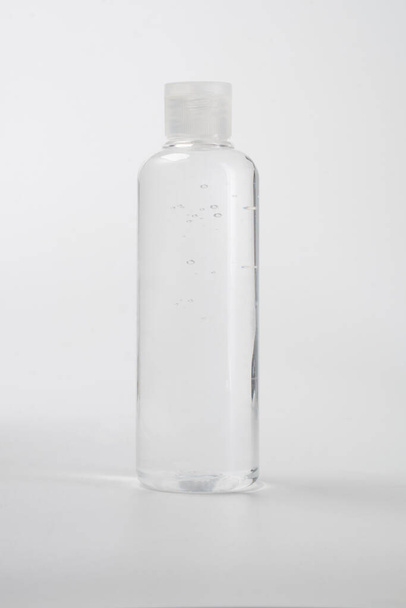 liquid product on blank plastic container bottle - Foto, imagen