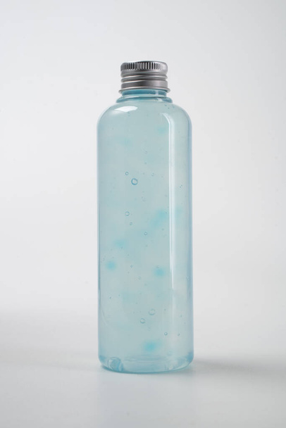liquid product on blank plastic container bottle - Foto, immagini