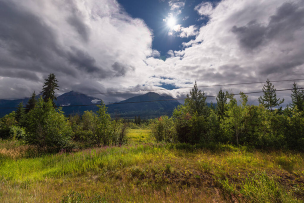 Hermoso paisaje natural tranquilo en Columbia Británica, Canadá  - Foto, imagen