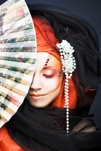 Young lady with fan - 写真・画像