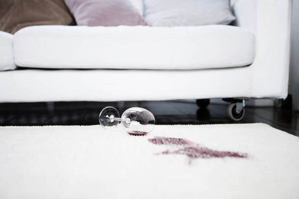 Spilt red wine on rug - Фото, зображення
