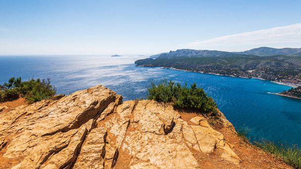 beautiful peaceful nature scenery with seascape, Mediterranean Sea shoreline - Foto, imagen