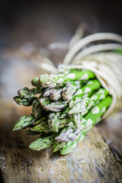 Asparagus on rustic wooden background - Фото, зображення