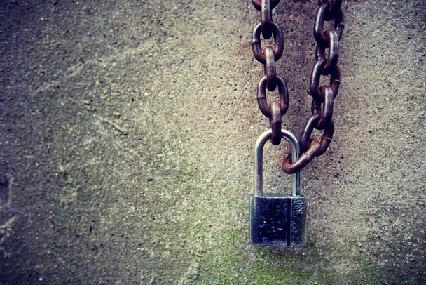 Vintage lock and chain, close up - Foto, imagen