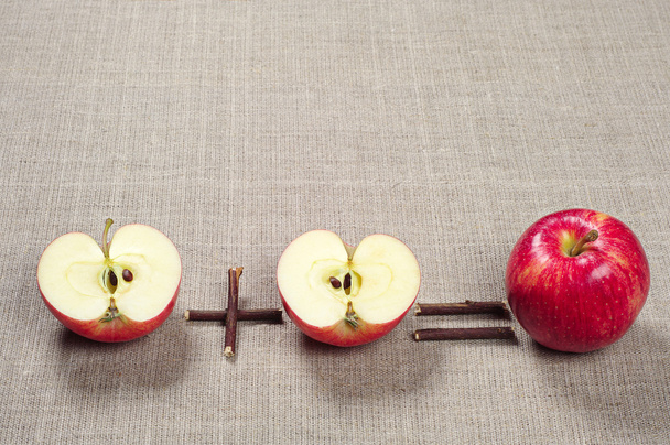 červená jablka a půlky - Fotografie, Obrázek