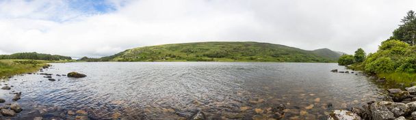 Панорама озера в національному парку Кілларні на півдні Ірландії. - Фото, зображення