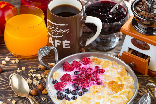 Desayuno saludable sobre un fondo viejo - Foto, Imagen