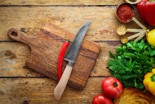 Fresh vegetables and healthy ingredients, knife on cutting board - Foto, Imagem