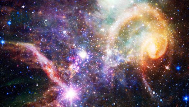 Egy bolygó és galaxis csillagai egy szabad térben. Absztrakt csillagászati galaxis. A kép elemeit a NASA bocsátotta rendelkezésre. - Fotó, kép