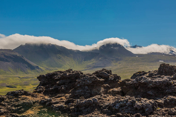 Vista de la cumbre del volcán Snaefellsjoekul en verano - Foto, Imagen