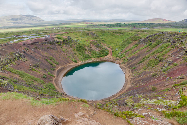 Panoramatický výhled na kráter sopky Kerio na jižním Islandu v létě - Fotografie, Obrázek