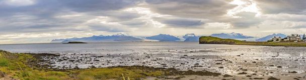 Θέα στο Hvalnes Nature reserve Beach στην Ανατολική Ισλανδία το καλοκαίρι - Φωτογραφία, εικόνα