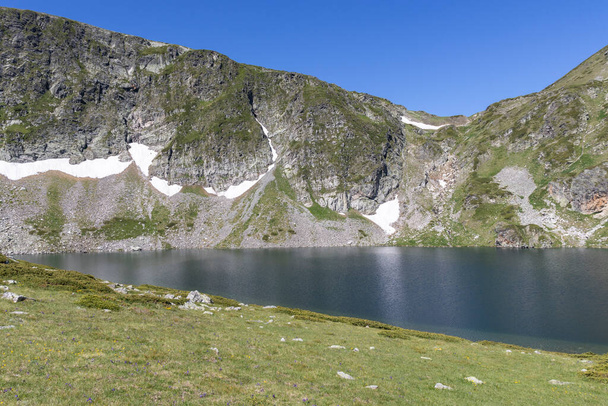 Paysage estival avec le lac du rein, montagne de Rila, les sept lacs de Rila, Bulgarie - Photo, image