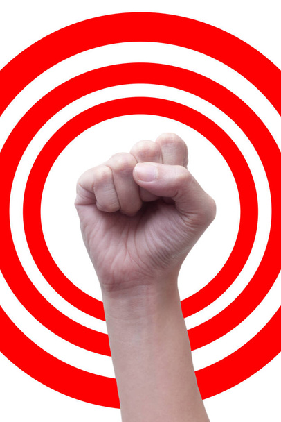 Weibliche geballte Fäuste erhoben sich aus Protest, vereinzelt auf weißem Hintergrund, mit rotem Kreis winkend an der Hand. Proletarisches Protestsymbol. - Foto, Bild