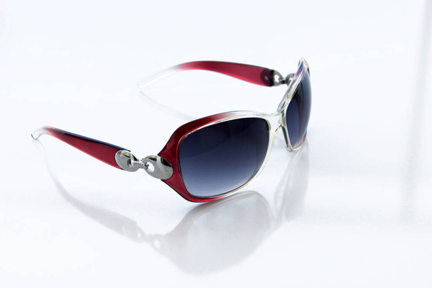 moderne, stylische und stilvolle Sonnenbrille - Foto, Bild