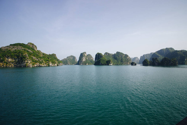A beautiful shot of the sea and cliffs in Halong Bay - Fotó, kép