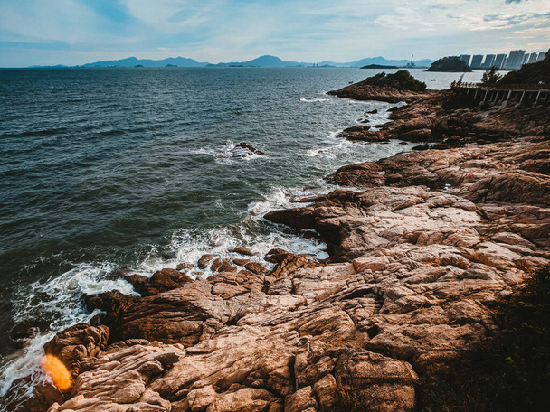 A rocky beach and wavy sea - Foto, afbeelding