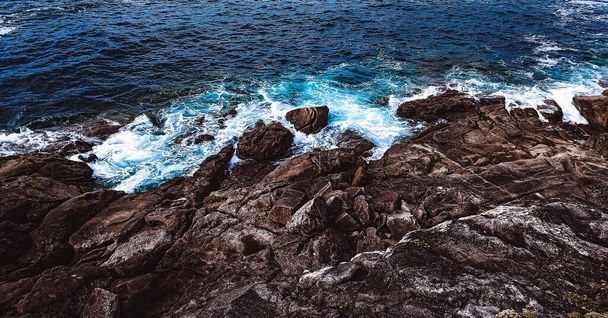 A rocky shore on background of sea - Foto, Imagem
