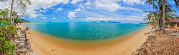 Panoramabild eines Strandes in Thailand - Foto, Bild