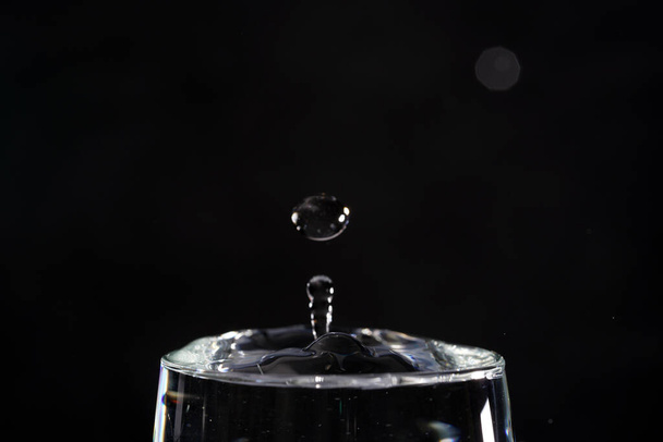 Water drops photographed with higspeed flashes and dropper in the studio - Фото, изображение