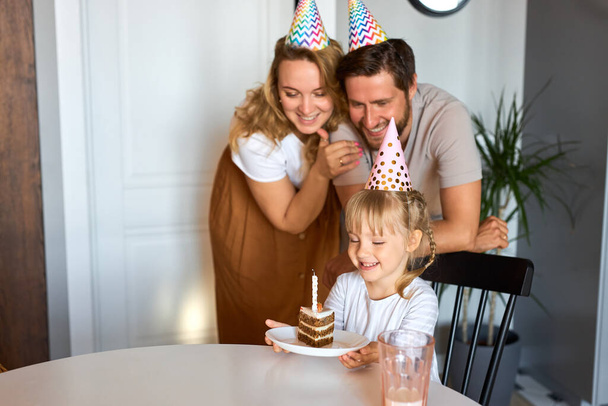 daughter about to blow out the candles on the cake, birthday celebration - Фото, зображення