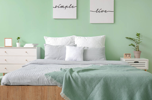 Interno della moderna camera da letto elegante - Foto, immagini