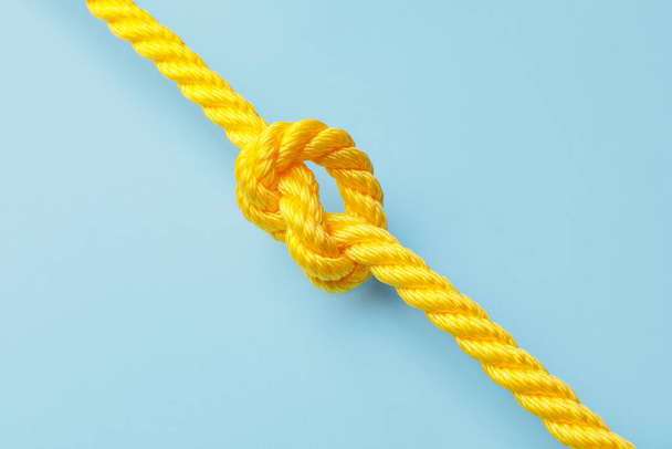 Rope with knot on color background - Photo, Image