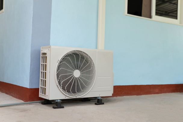 Airconditioner compressor buitenunit. - Foto, afbeelding