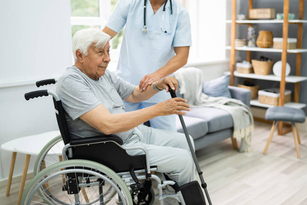 Old Patient Home Care And Support Service - 写真・画像