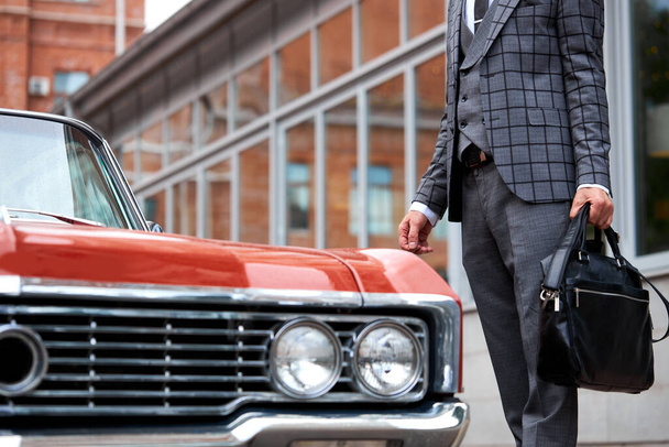 cropped businessman near luxurious retro car in the street - Foto, imagen