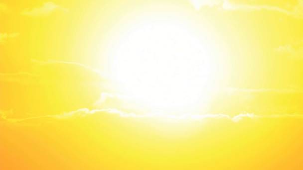 świecące słońce na niebie chmury ciemności - Materiał filmowy, wideo