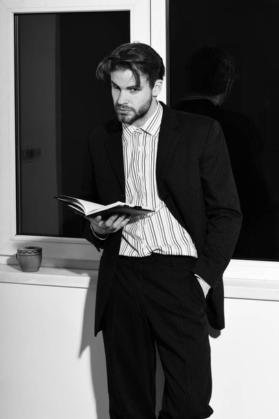 bearded businessman with notebook on white wall background - Φωτογραφία, εικόνα