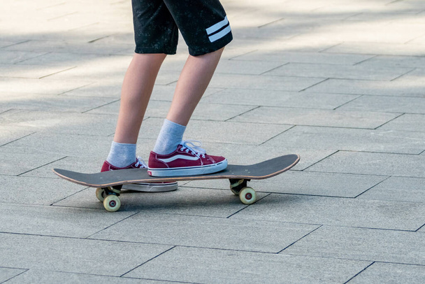 Jeune skateur dans le parc Batumi, vie sportive. Les gens - Photo, image