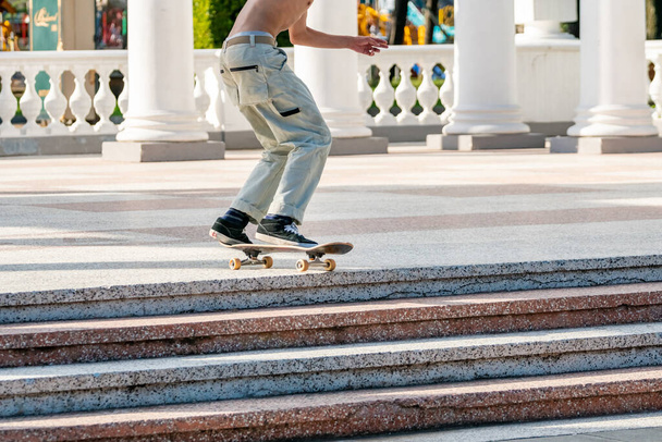 Junge Skateboarder im Batumi Park, Sportleben. Menschen - Foto, Bild
