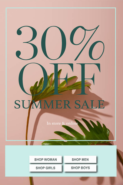 hojas verdes tropicales frescas sobre fondo rosa con ilustración de venta de verano - Foto, Imagen