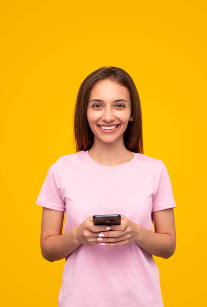 Happy female student using smartphone - Zdjęcie, obraz