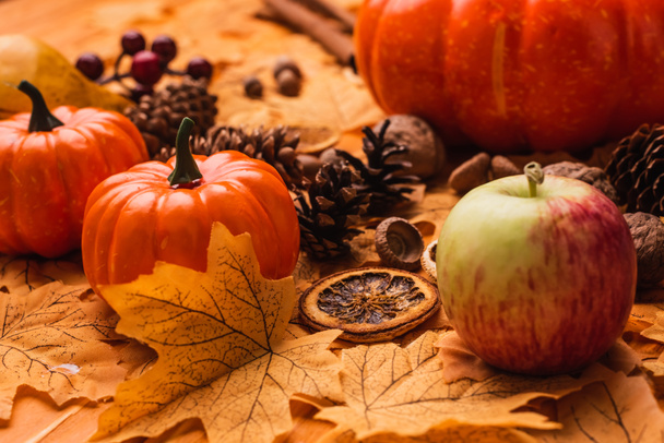 autumnal harvest and decoration with golden foliage - Photo, Image